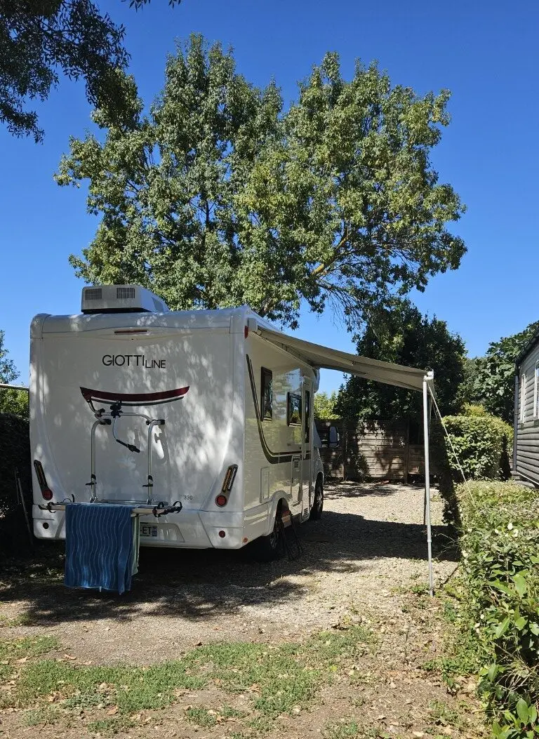 empl38-campinglesfloralys-narbonne-campingcar