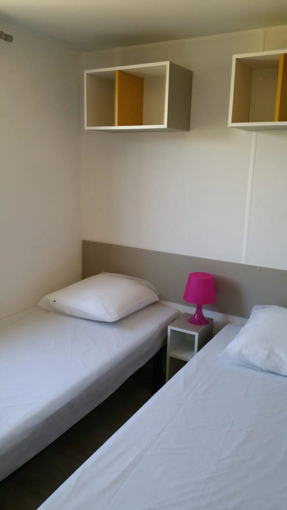 Location mobil-home confort+  au Camping les Floralys à Narbonne (chambre 2 lits double)