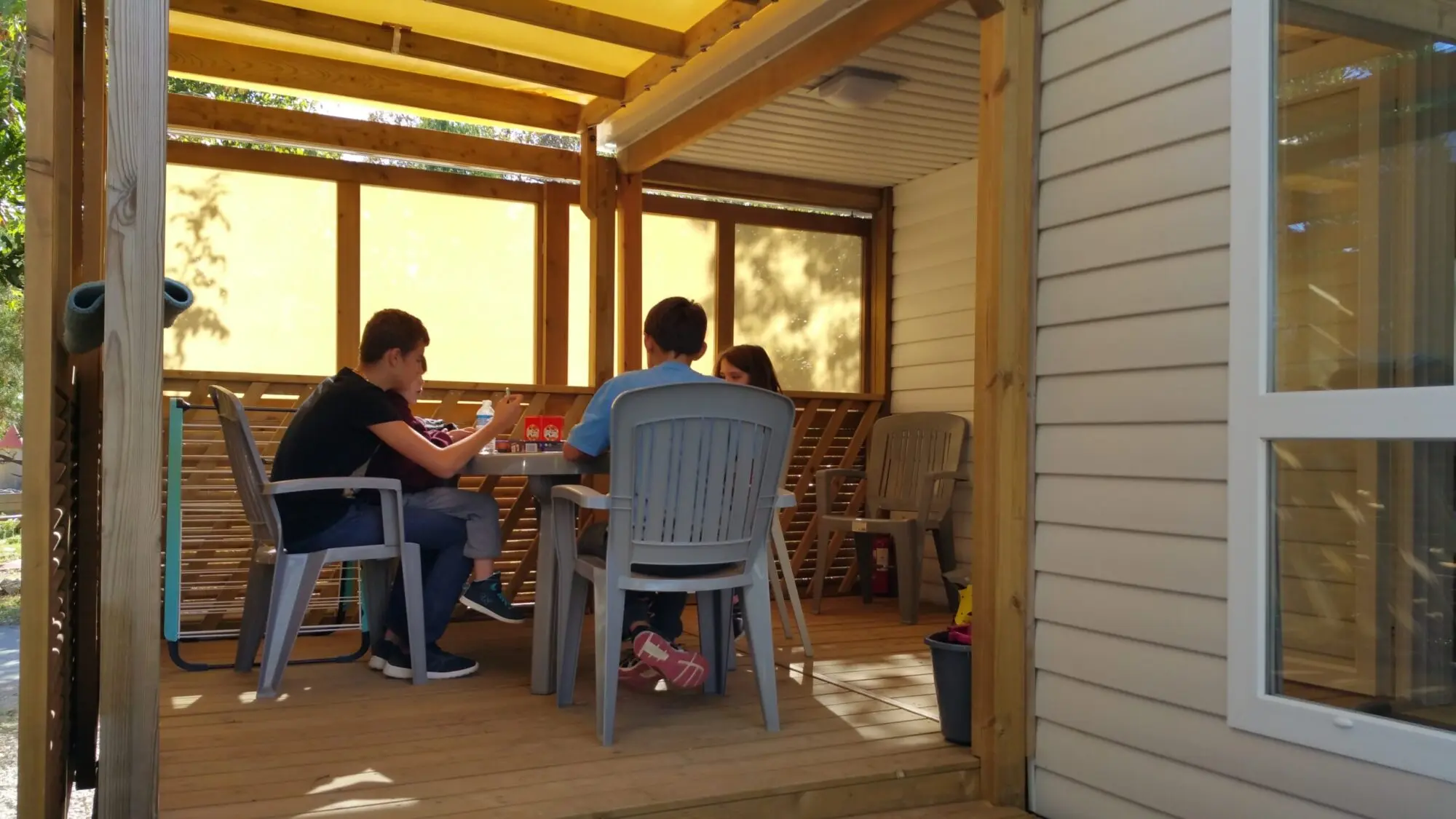 Location mobil-home confort+  au Camping les Floralys à Narbonne terrasse