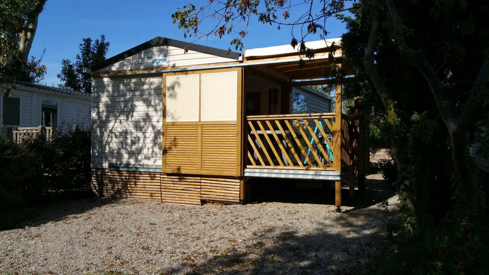 Location mobil-home confort+  au Camping les Floralys à Narbonne vue exterieur