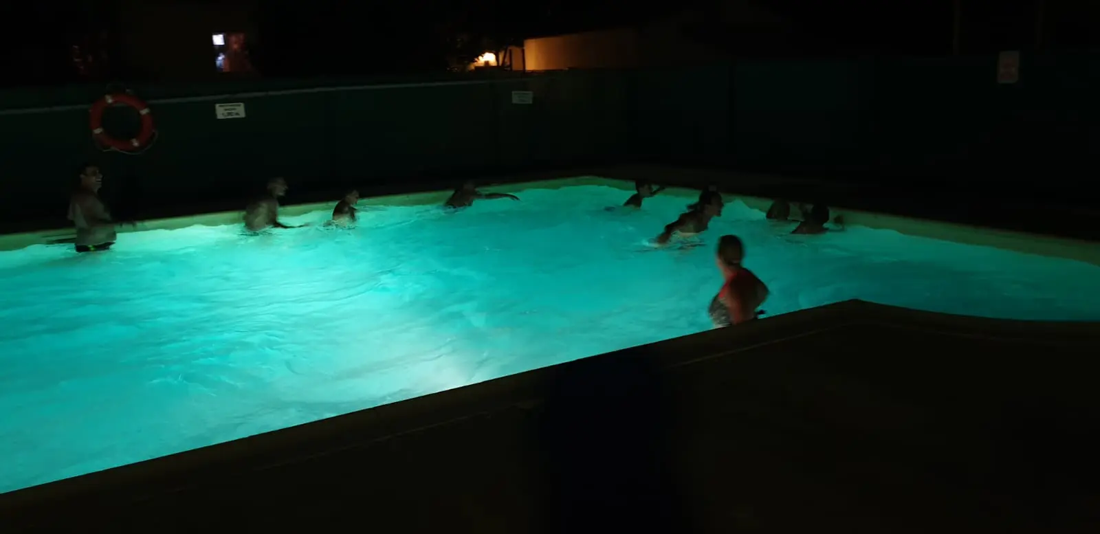 nocture piscine camping les floralys narbonne