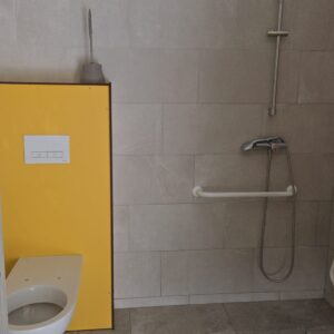sanitaire pmr camping les floralys narbonne